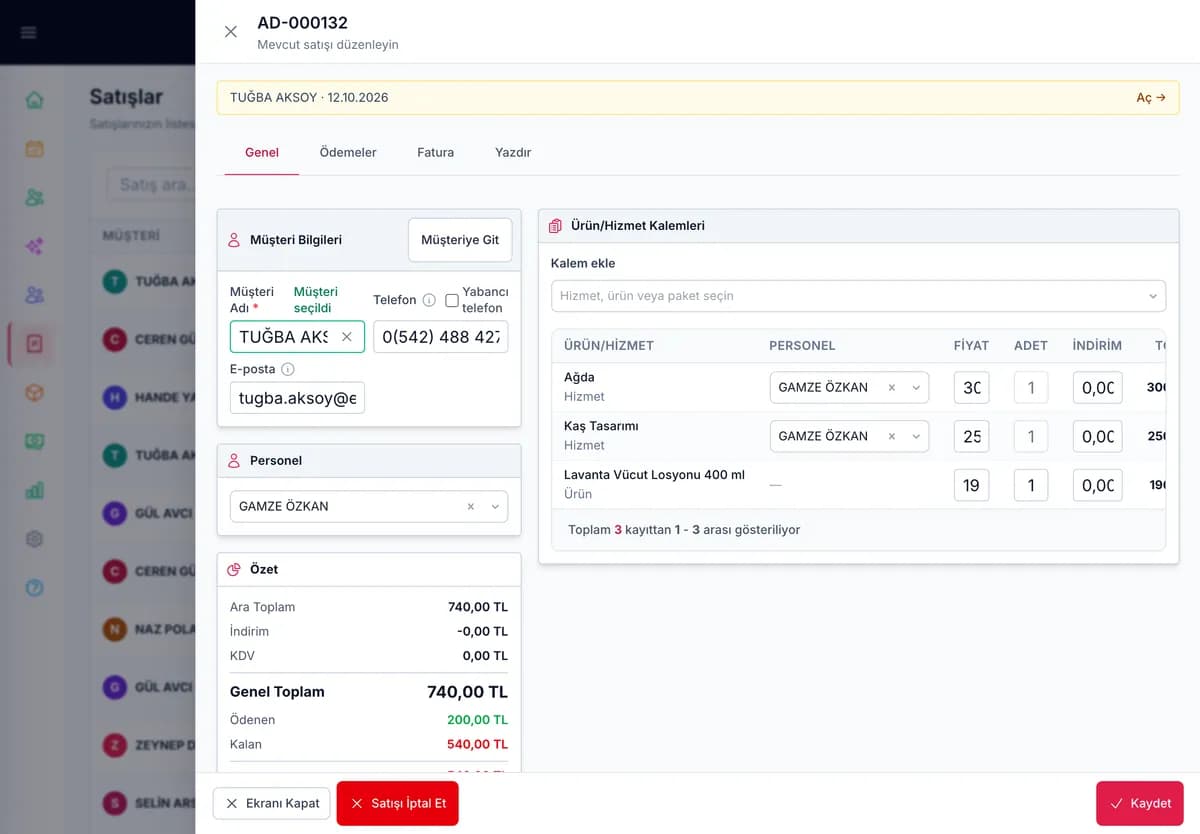IyziSalon adisyon ekranı: hizmet ve ürün kalemleri, personel, kalan tutar ve ödeme özeti (tablet görünümü)